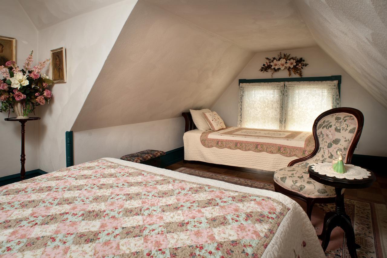 The Historic Morris Harvey House Bed & Breakfast Fayetteville Room photo